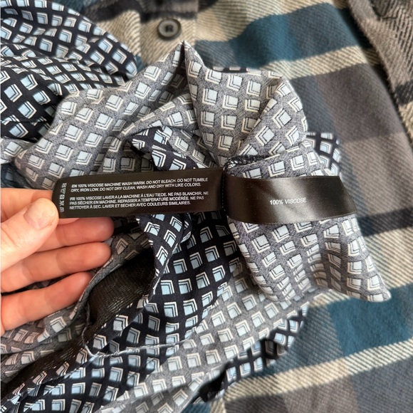 Denim & Flower Button Down Shirt - Picture 5 of 6